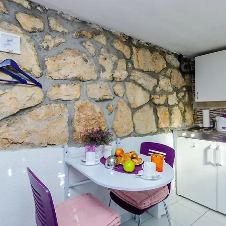 Indy's Beach Apartments- Studio With Patio And Sea View Dubrownik
