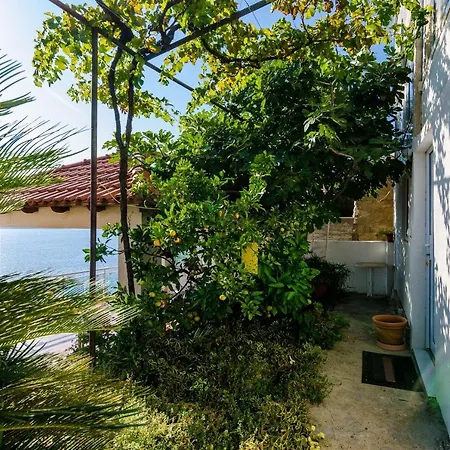Indy's Beach Apartments- Studio With Patio And Sea View *