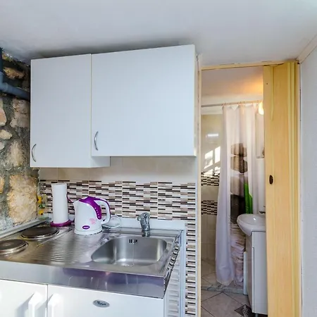 Apartament Indy's Beach Apartments- Studio With Patio And Sea View *