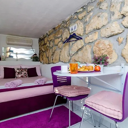 Lägenhet Indy's Beach Apartments- Studio With Patio And Sea View